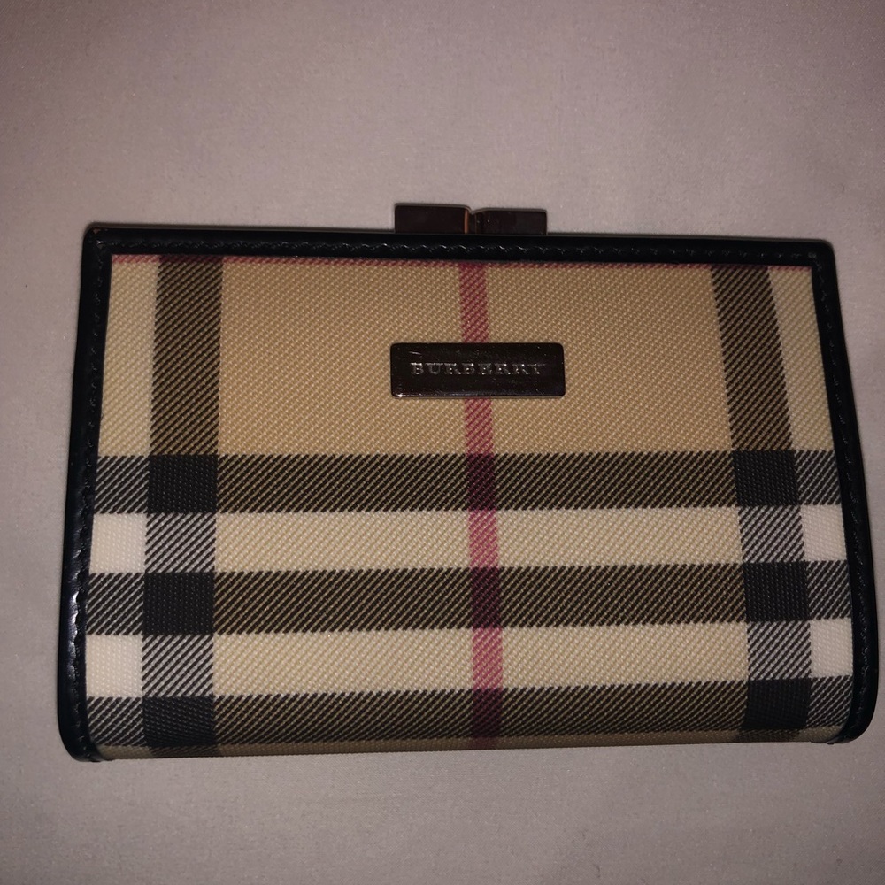 Burberry coin wallet